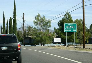US 60 enters Miami here. Miami is a town that grew up around the copper mines near town, with the town founded to serve the needs of the miners. Tailings from the Freeport McMoran (Phelps-Dodge) mine surround the hills north of town.