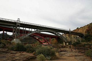 The Salt River Bridge was built in 1933-34, with the parallel replacement bridge (red) built in 1994. These photos were taken from the rest area at the bottom of the canyon.