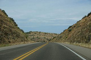 North of Globe, US 60 passes through additional road cuts as it climbs in elevation.