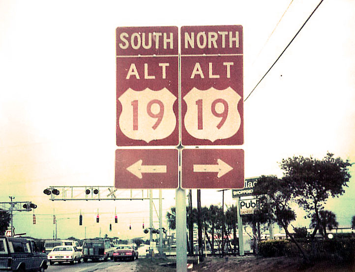 Florida U.S. Highway 19 sign.