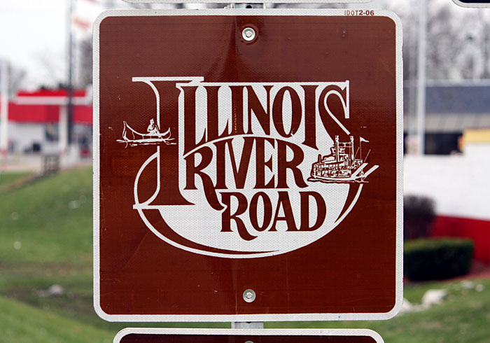 Illinois Illinois River Road sign.
