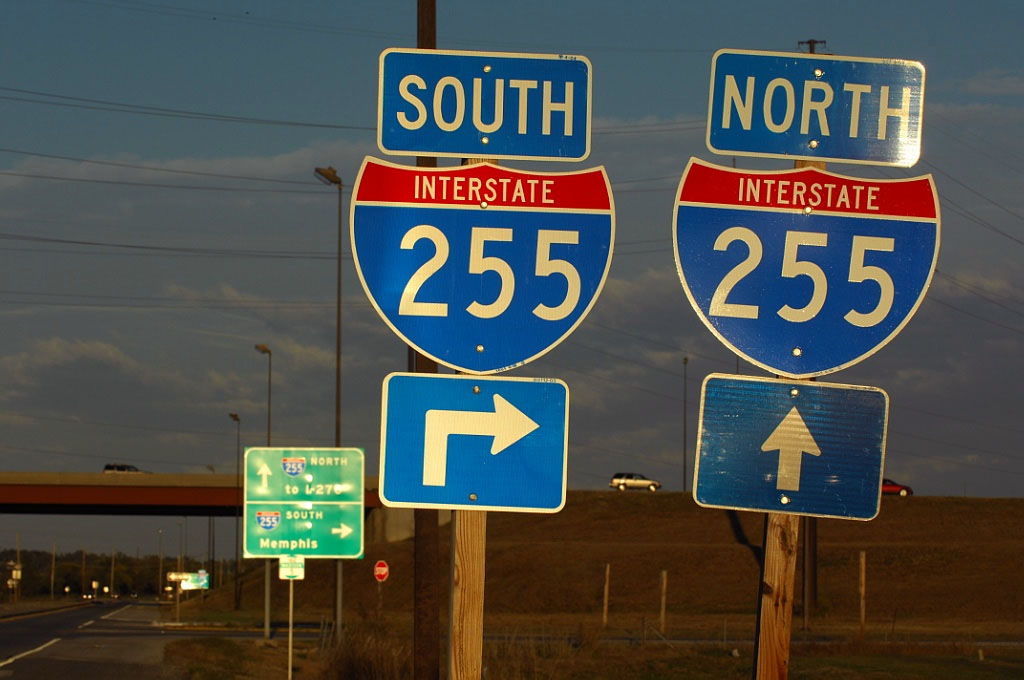 Illinois Interstate 255 sign.