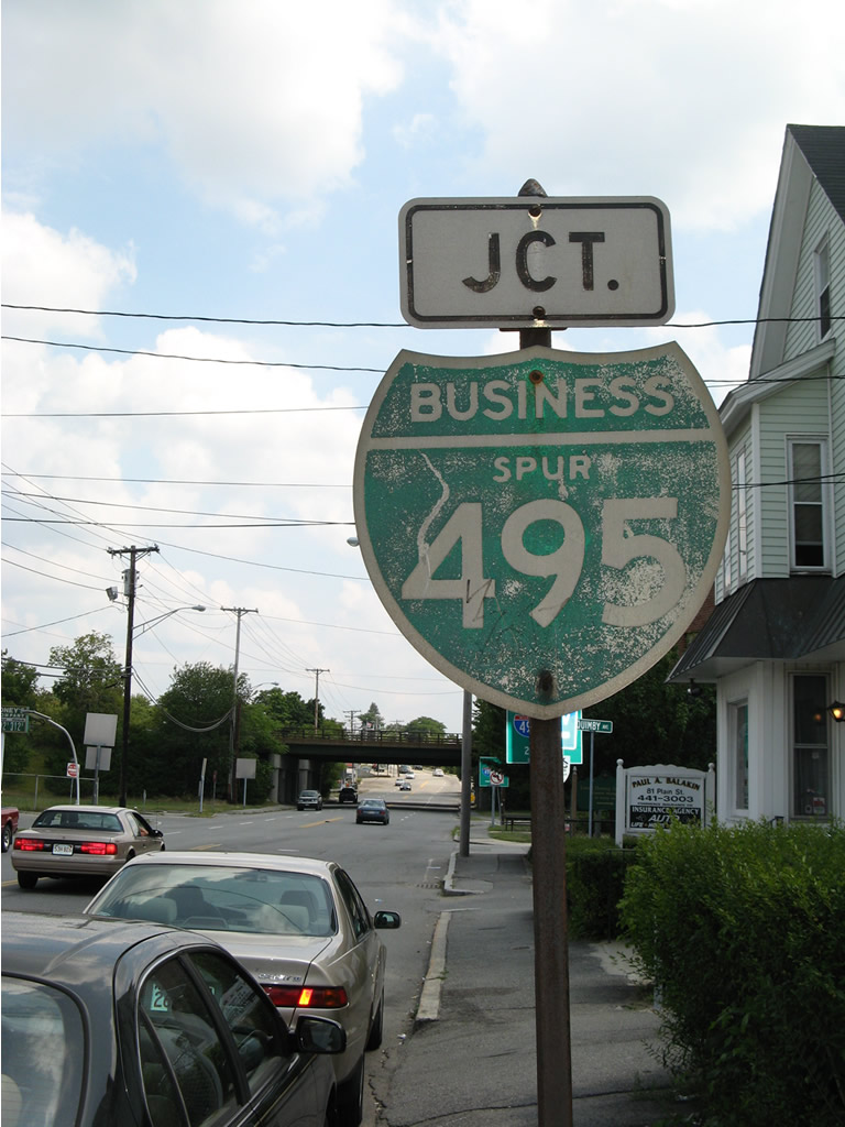 Massachusetts business spur 495 sign.